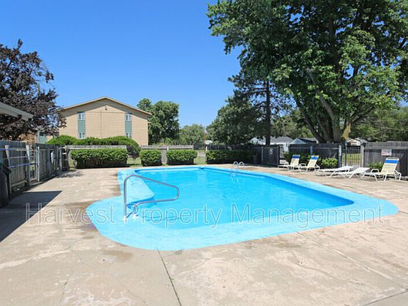 2nd image of 925 W 29th St S #124