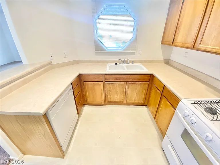 5028 S Rainbow Blvd #205 — Photo 5