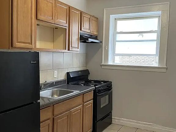 2nd image of 322 Roseville Ave #C4