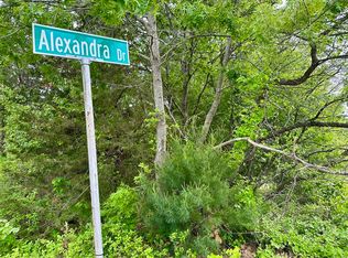 12 Alexandra Dr, Assonet, MA 02702