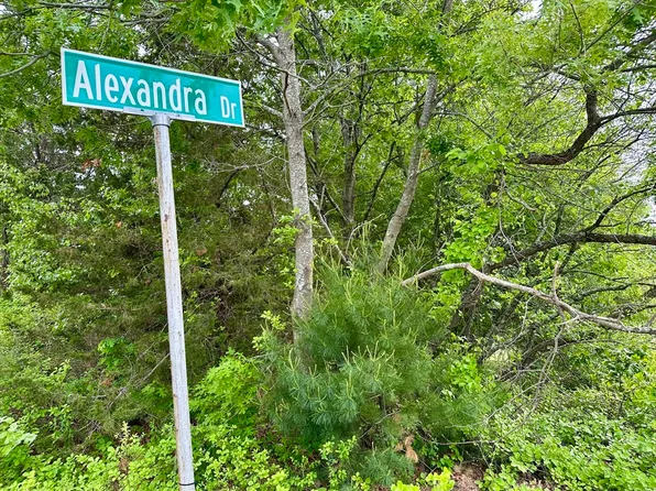 12 Alexandra Dr, Assonet, MA 02702