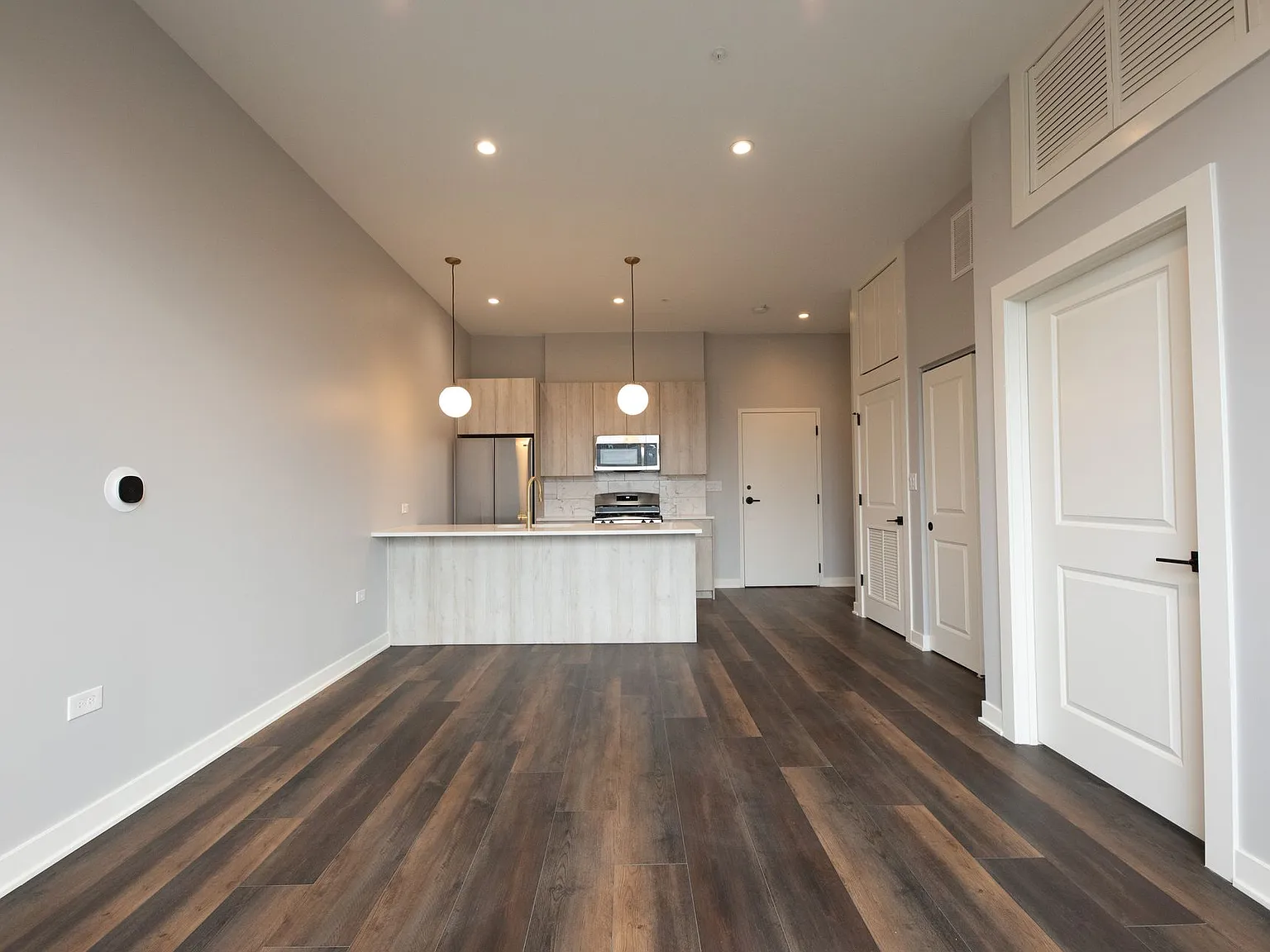 913 W School St Apartments — Photo 3