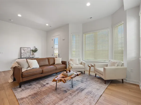 1105 SW 11th St, Ankeny, IA 50023