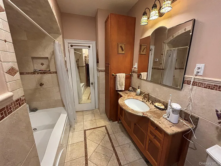 329 E Chester St — Photo 16