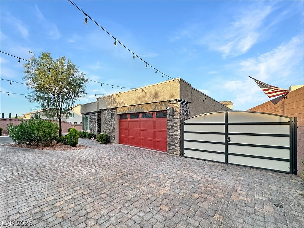 3 bed, 2.0 bath, 2212 sqft, $3,200 — Photo 4