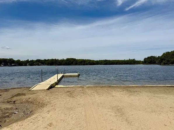 17 Woodbine Ave, Pembroke, MA 02359