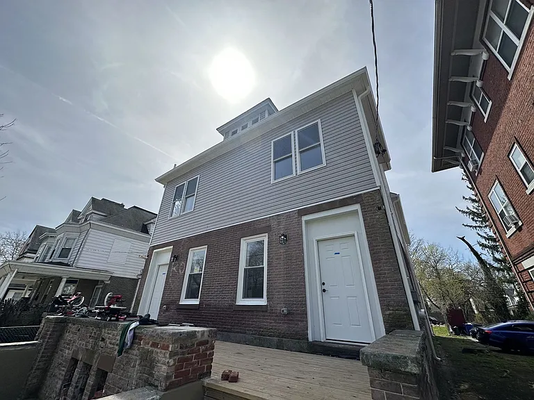 1109 W State St — Photo 14