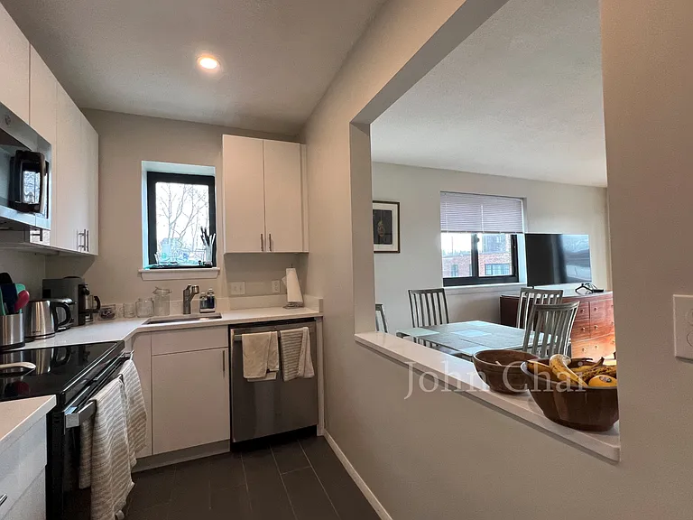 95 Sutherland Rd #2D — Photo 13