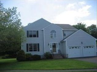 10 Kelly Dr, Woburn, MA 01801