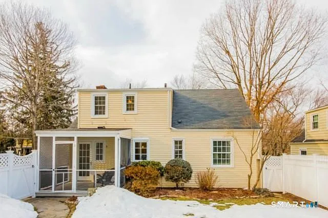 90 Linden Ave — Photo 15