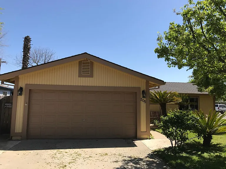 305 Georgiana Dr — Photo 2