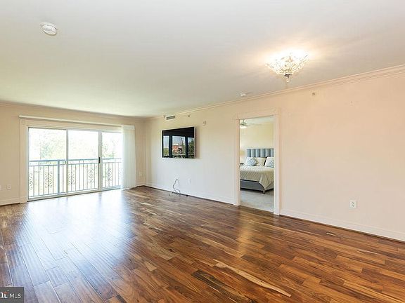 2nd image of 5 Park Pl APT 527