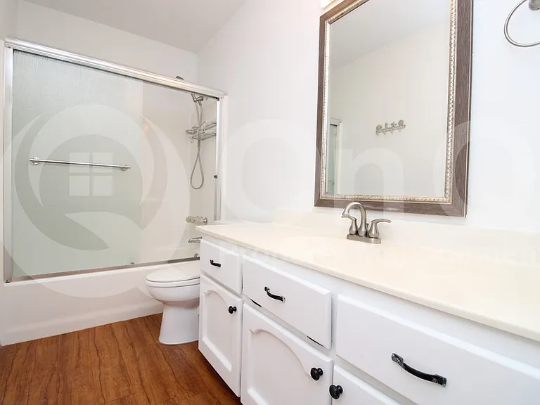 5621 N 79th St #4 — Photo 14