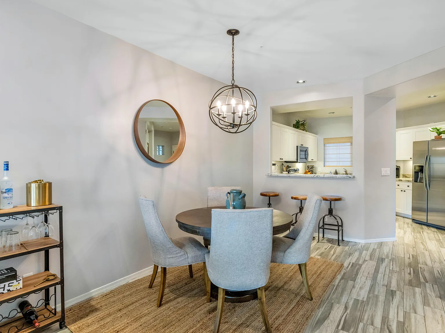 2 bed, 2.0 bath, 1184 sqft, $4,000 — Photo 3