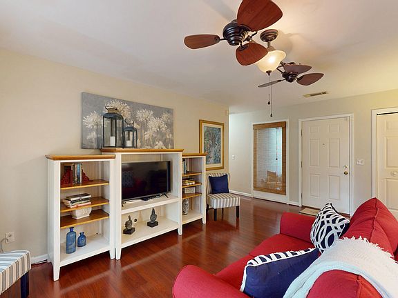 3rd image of 2183 Graystone Dr