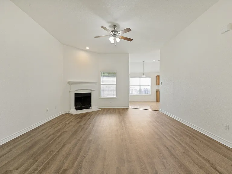 900 San Felipe Trl — Photo 2