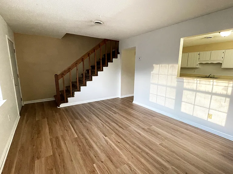 9048 Daisy Dallas Rd #B — Photo 4
