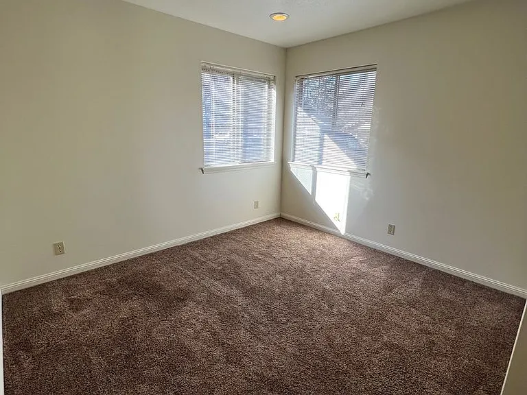 1355 NW Davenport Ave — Photo 10