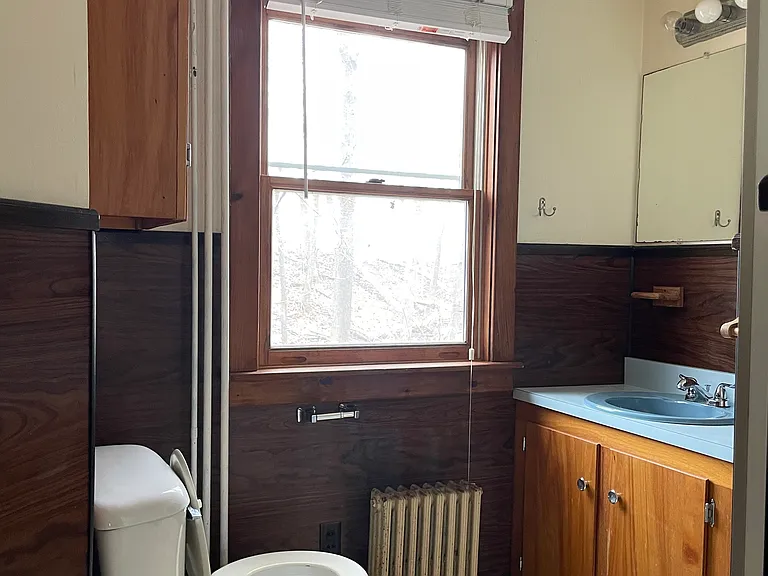 25 E Crescent St #1 — Photo 4
