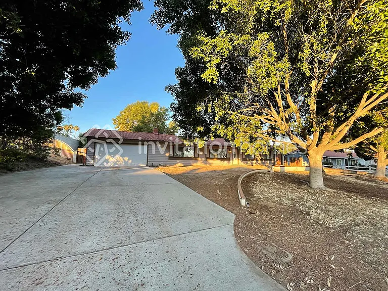 12420 Falcon Ln — Photo 1