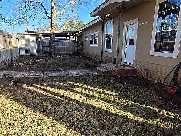 3rd image of 606 N Ann St
