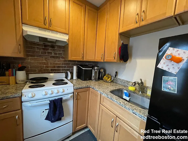 914 Beacon St #2 — Photo 6