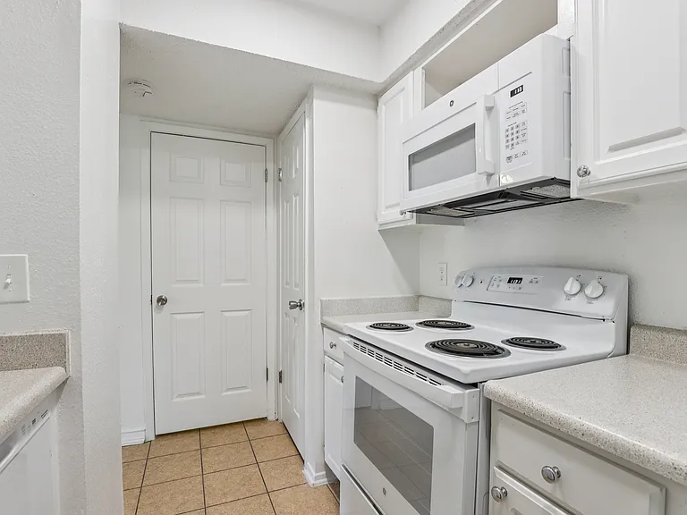 Wolfe Run Apartments — Photo 39