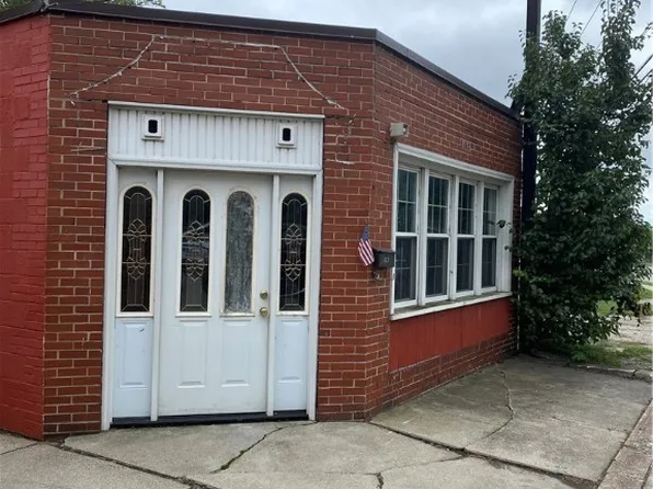 1053 Ridge Rd, Buffalo, NY 14218