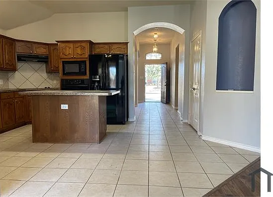 3201 Silver Springs Way — Photo 2