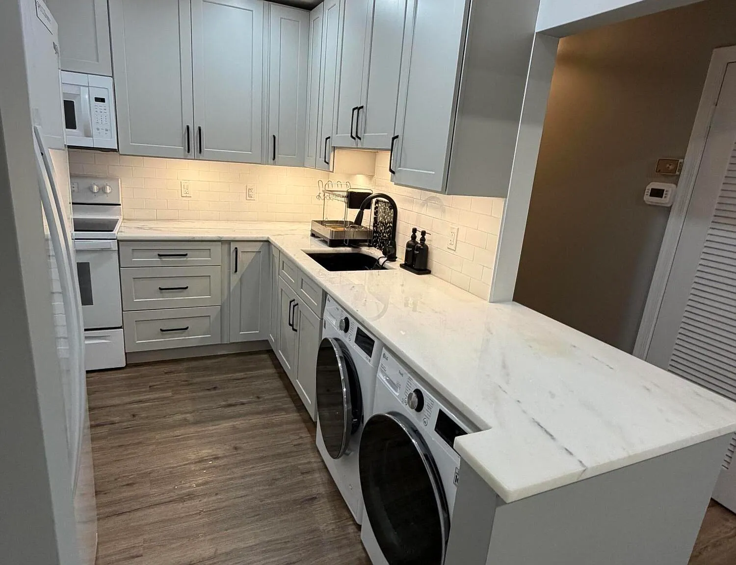 2 bed, 2.0 bath, 1008 sqft, $2,395 — Photo 3