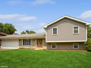 2350 Bayside Dr, Hanover Park, IL 60133