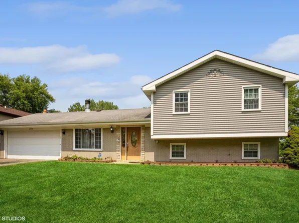 2350 Bayside Dr, Hanover Park, IL 60133