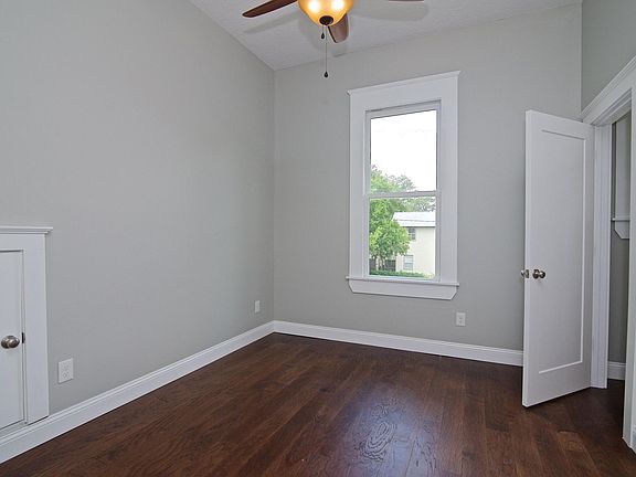 2nd image of 400 E 4th St