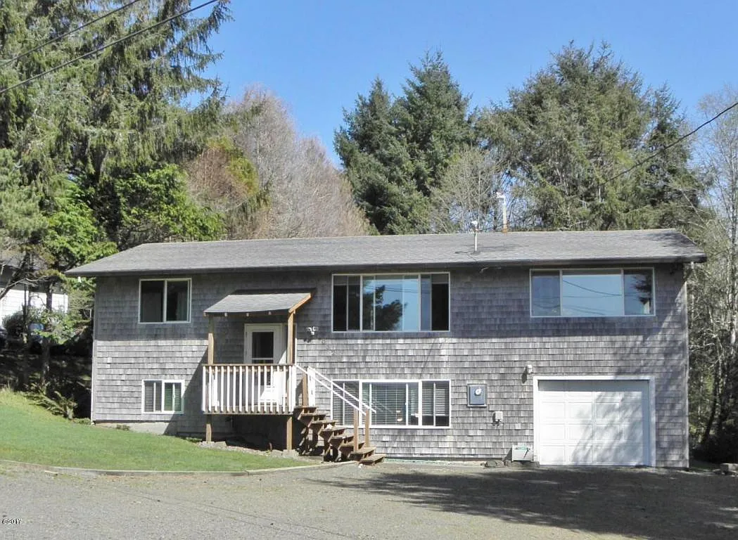 6328 NE Port Dr photo 1