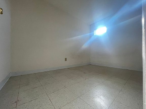 4th image of 110 E Illinois Ave #1