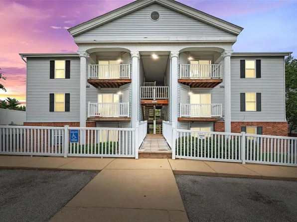 12415 Somerset Place Dr APT J, Saint Louis, MO 63128