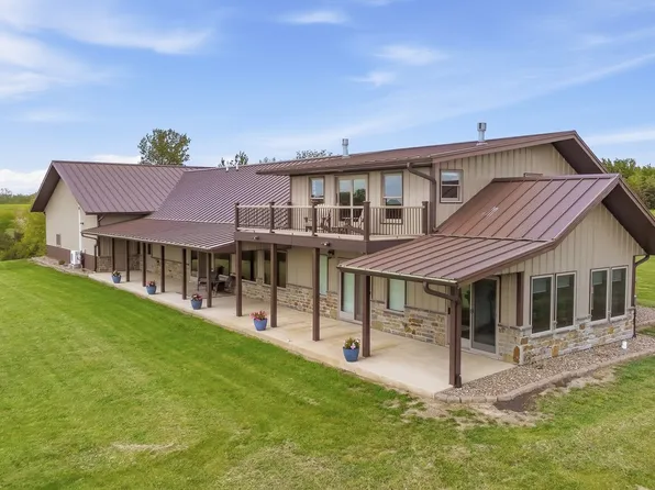 22017 Lakeview Rd, Leon, IA 50144
