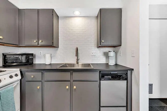 2711 Mapleton Ave — Photo 4