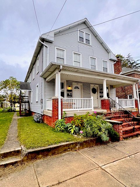626 E. Middle St, Lower - Front