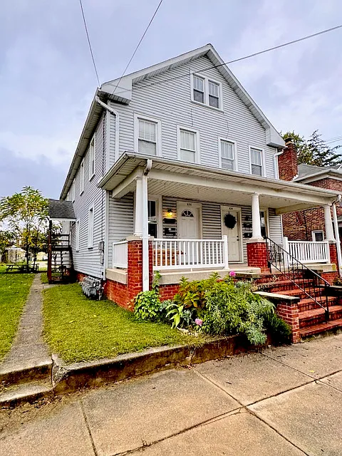 626 E. Middle St, Lower - Front