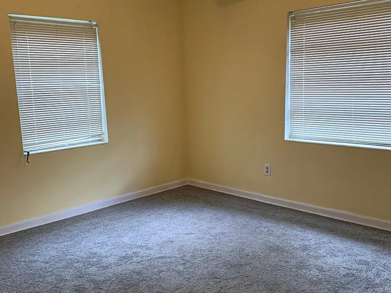 220 S Elsasser St — Photo 7