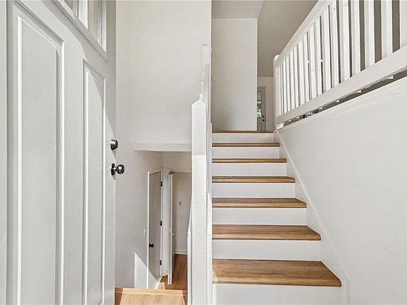 4th image of 3449 Oak Run Dr