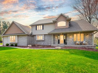 377 Riverwood Ln, Green Bay, WI 54313