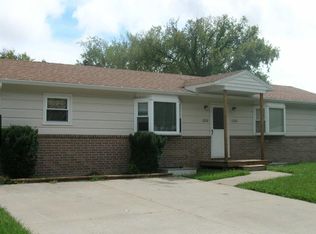 1208 Beverly St APT B, Emporia, KS 66801