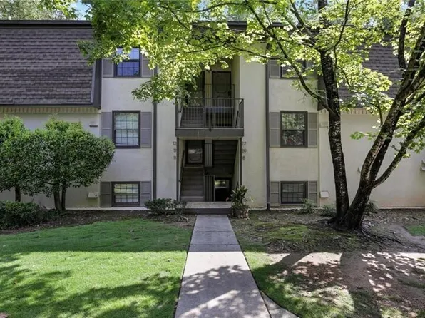 121 Lablanc Way NW, Atlanta, GA 30327