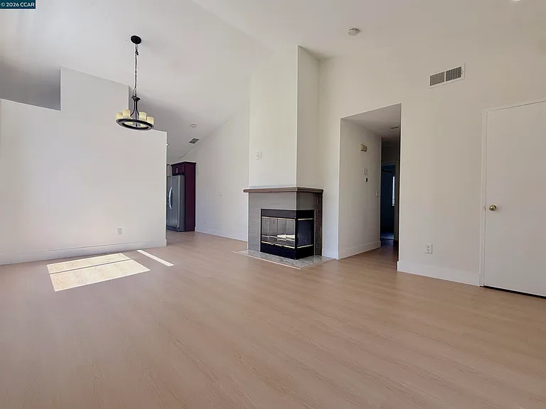1746 Highland Cir — Photo 8
