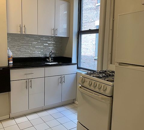 5th image of 210 Thompson St APT 6ES