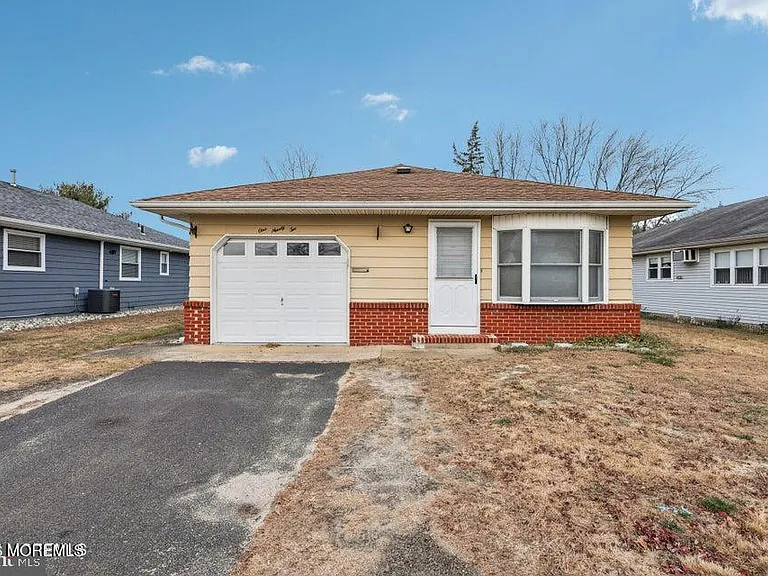 192 Charlotteville Dr S — Photo 14