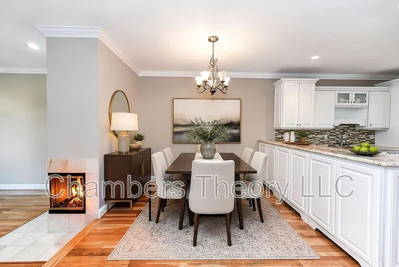 3 bed, 2.5 bath, 2512 sqft, $5,900 — Photo 3