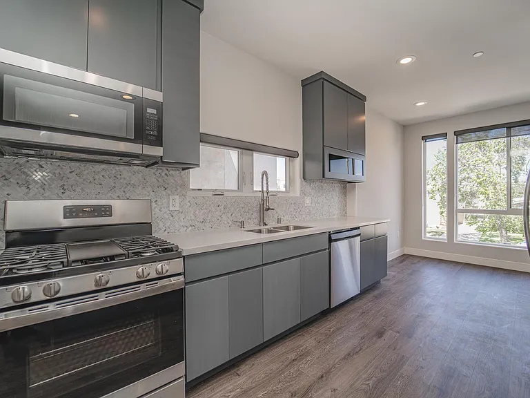 4526 1/2 Saint Charles Pl — Photo 42